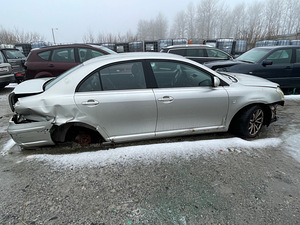 TOYOTA AVENSIS 2,0 D4D VARUOSAD (7 foto / 10)