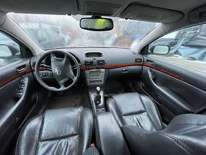 TOYOTA AVENSIS 2,0 D4D VARUOSAD (10 foto / 10)