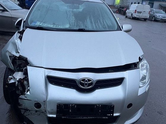 TOYOTA AURIS 1,6 BENSIIN 91 KWT, VARUOSAD