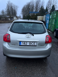 TOYOTA AURIS 1,6 BENSIIN 91 KWT, VARUOSAD (3 foto / 10)