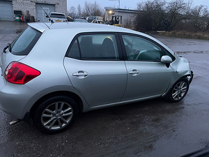 TOYOTA AURIS 1,6 BENSIIN 91 KWT, VARUOSAD (4 foto / 10)