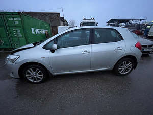 TOYOTA AURIS 1,6 BENSIIN 91 KWT, VARUOSAD (5 foto / 10)