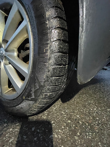 TOYOTA AURIS 1,6 BENSIIN 91 KWT, VARUOSAD (9 foto / 10)