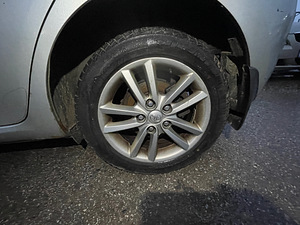 TOYOTA AURIS 1,6 BENSIIN 91 KWT, VARUOSAD (10 foto / 10)