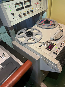 Studer, Revox (2 фото из 2)