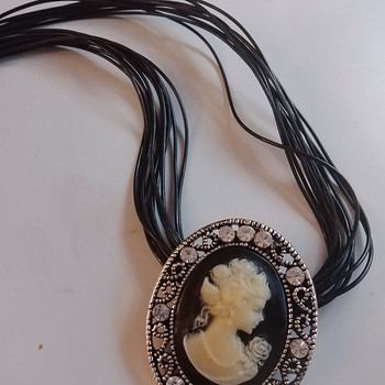 Vintage kaulakoru camee Amuletti mustat nauhat