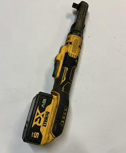 Аккумуляторный ключ с трещоткой Dewalt DCF512N + 5ah (2 фото из 8)