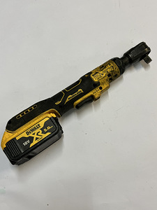 Аккумуляторный ключ с трещоткой Dewalt DCF512N + 5ah (8 фото из 8)
