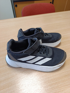 Кроссовки Adidas 32 (2 фото из 3)