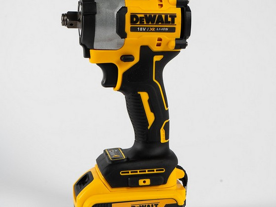 Аккумуляторный гайковерт DEWALT DCF922NT + 5ah