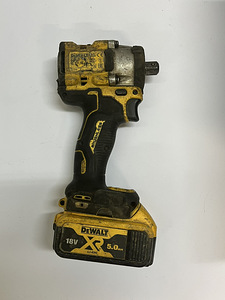 Аккумуляторный гайковерт DEWALT DCF922NT + 5ah (4 фото из 5)