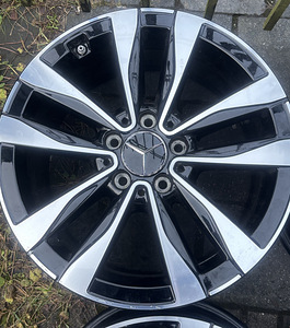 MERCEDES BENZ 17" ORIGINAAL VALUVELJED (2 foto / 5)