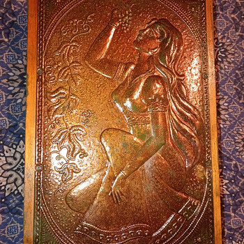 Украшения. Их коробка. 1960 г. С медной пластиной на крышке.