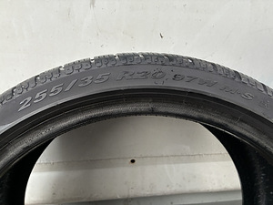 Шины Pirelli 255/35/R20 (5 фото из 5)