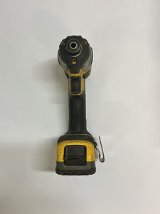 Аккумуляторный ударный шуруповерт DeWalt DCF887 (3 фото из 5)