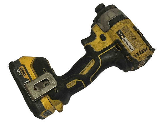 Аккумуляторный ударный шуруповерт DeWalt DCF887
