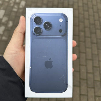 Apple iPhone 17 Pro, 1 TB, Deep Blue