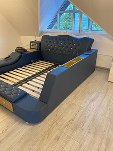 Large bed with many technical features (1 foto / 9)