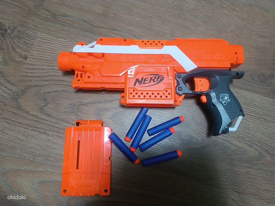 Продаю Nerf в хорошем качестве с 6 пульками и обоймой