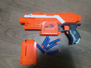 Müüa Nerf heas seisukorras koos 6 noole ja salvega (1 foto / 1)