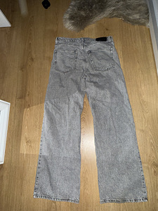 Джинсы (2 фото из 2)