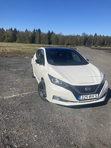 Nissan leaf (3 foto / 4)