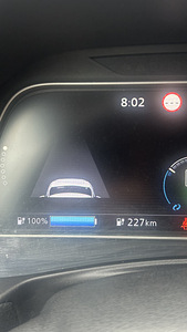 Nissan leaf. Tekna (5 фото из 8)