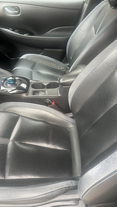 Nissan leaf. Tekna (8 фото из 8)
