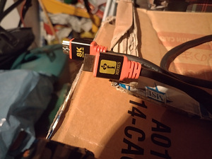Кабель HDMI (2 фото из 2)