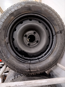 Диски + Шипованные шины + колпаки 185/65 R14 (3 фото из 4)