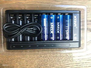 Батарейки 1.5V 2500mAh AA Lithium и зарядное устройство, новые (1 фото из 2)