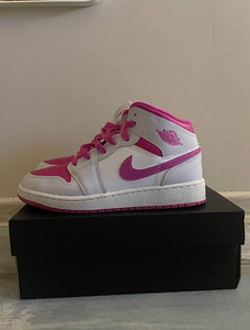 Jordan 1 mid (1 фото из 4)