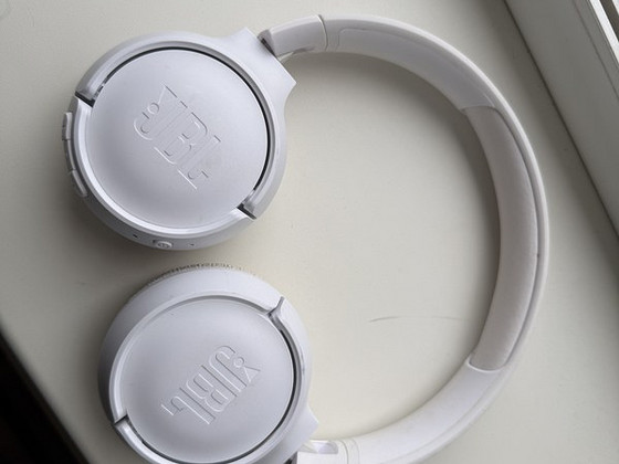 JBL juhtmevabad kõrvaklapid, valged