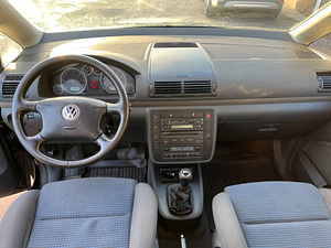 Volkswagen Sharan (7 фото из 9)