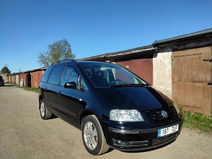 Volkswagen Sharan (2 фото из 9)