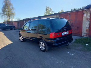 Volkswagen Sharan (4 фото из 9)