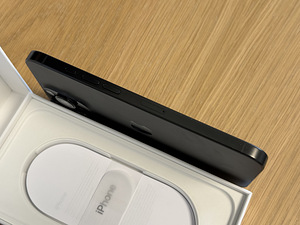 Apple iPhone 16 Pro Max Black Ti 256GB heas korras. Aku 90% (3 foto / 9)