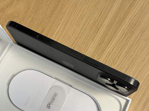 Apple iPhone 16 Pro Max Black Ti 256GB heas korras. Aku 90% (4 foto / 9)