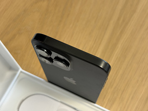 Apple iPhone 16 Pro Max Black Ti 256GB heas korras. Aku 90% (5 foto / 9)