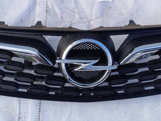 Opel Astra K 39130501 ülemine radiaatorivõre