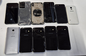 Telefonid varuosadeks (2 foto / 2)