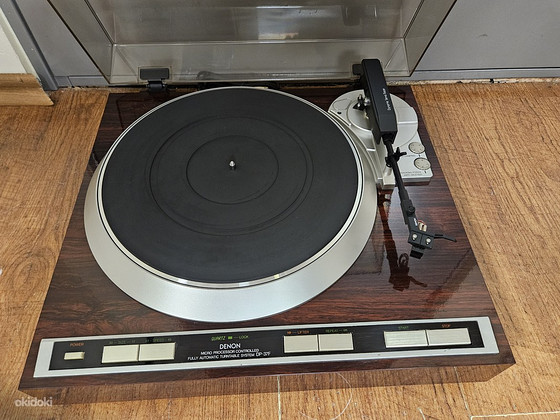 Denon DP-37F 2-скоростной проигрыватель с прямым приводом