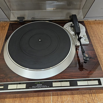 Denon DP-37F 2-скоростной проигрыватель с прямым приводом