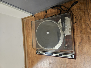 Denon DP-37F 2-Speed Direct-Drive Turntable (6 foto / 6)