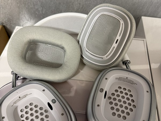 AirPods Max,replika