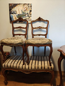 Two sets of late 19th-century antique walnut furniture. (2 foto / 4)