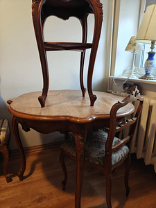 Two sets of late 19th-century antique walnut furniture. (4 foto / 4)