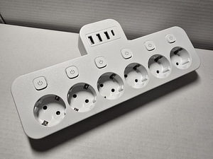 Universaalne pistikupesa paneel USB laadimispordiga (1 foto / 6)