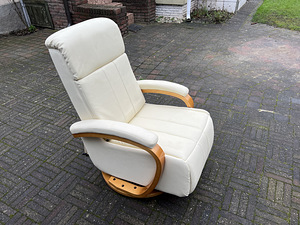 Nahast Tugitool (4 foto / 5)