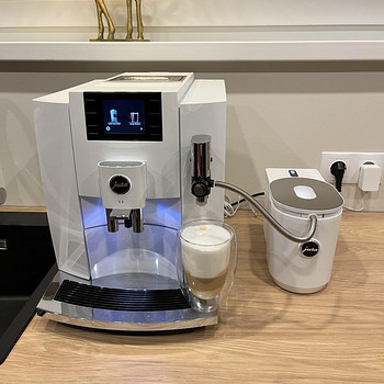 Täisautomaatne espressomasin JURA E8